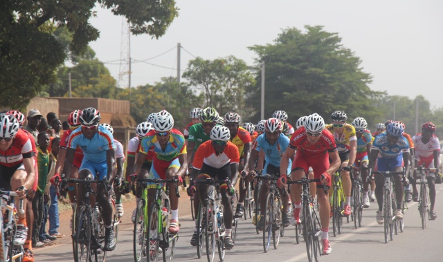 Le peloton à Kokologho