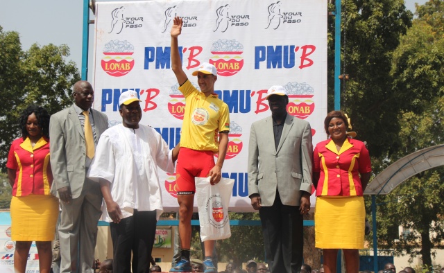 Le président du Faso a remis le maillot jaune au vainqueur 